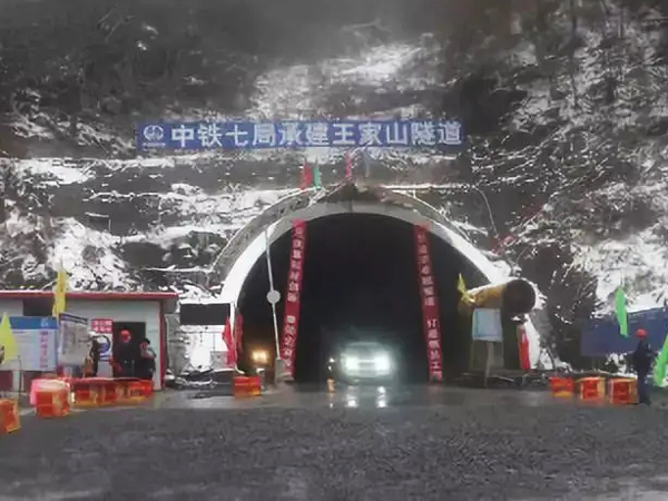 滬昆江西HKJX-8標王家山隧道隧底沉降、裂縫處理施工監(jiān)測